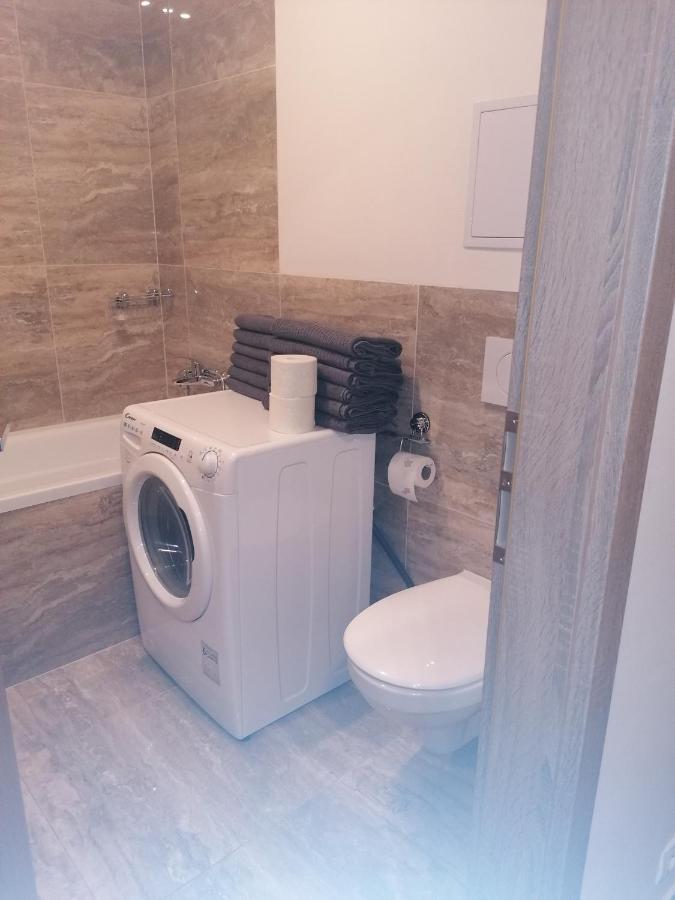 Brand New Two Room Apartment #64 In Elite Rezidence With Free Secure Parking Praga Exterior foto